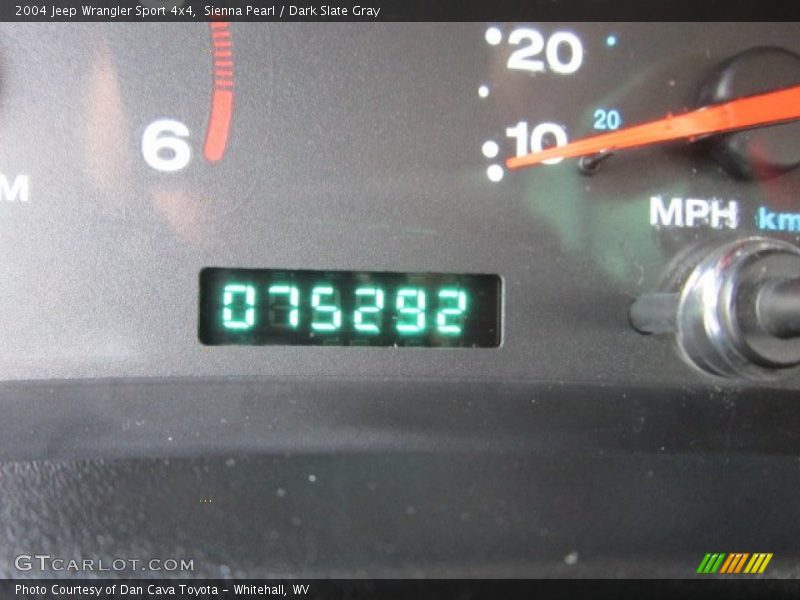 Sienna Pearl / Dark Slate Gray 2004 Jeep Wrangler Sport 4x4