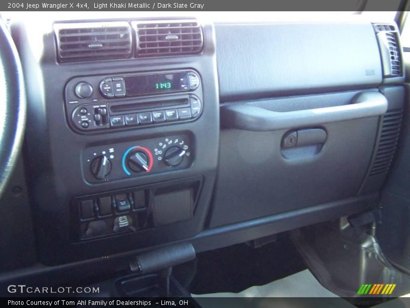 Light Khaki Metallic / Dark Slate Gray 2004 Jeep Wrangler X 4x4