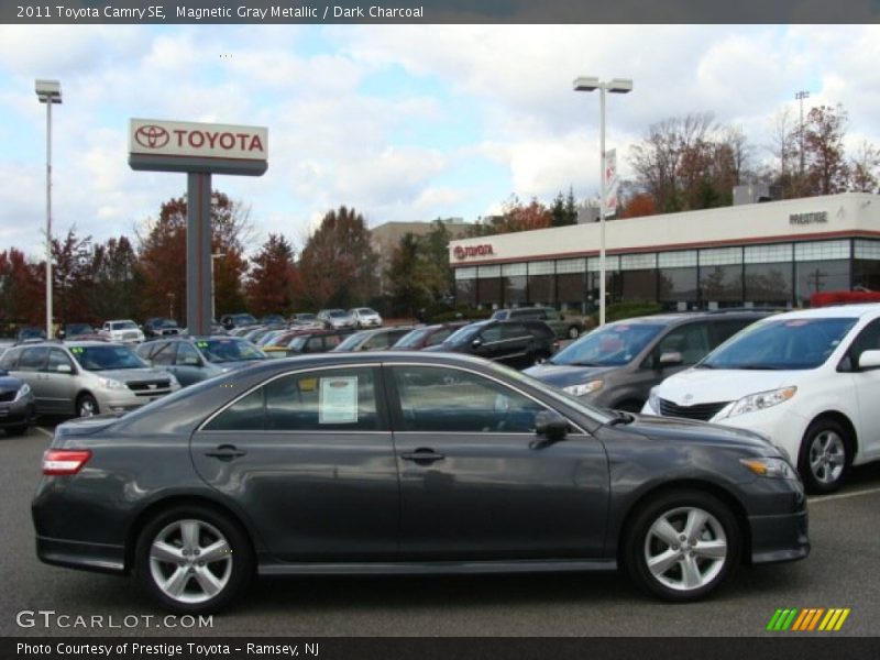 Magnetic Gray Metallic / Dark Charcoal 2011 Toyota Camry SE