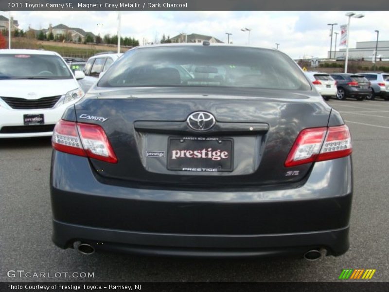 Magnetic Gray Metallic / Dark Charcoal 2011 Toyota Camry SE