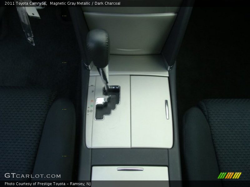Magnetic Gray Metallic / Dark Charcoal 2011 Toyota Camry SE
