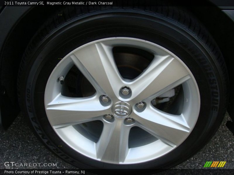 Magnetic Gray Metallic / Dark Charcoal 2011 Toyota Camry SE