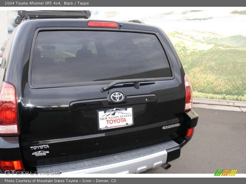 Black / Taupe 2004 Toyota 4Runner SR5 4x4