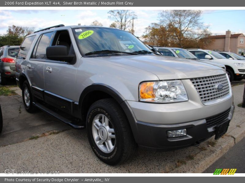 Front 3/4 View of 2006 Expedition XLT 4x4