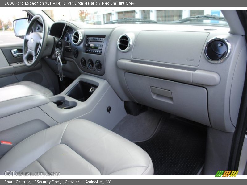 Dashboard of 2006 Expedition XLT 4x4