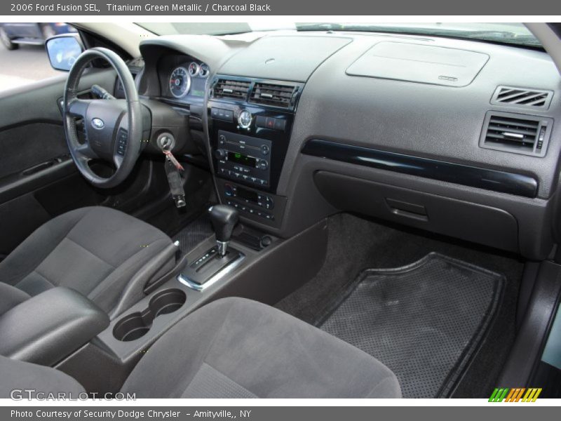 Dashboard of 2006 Fusion SEL