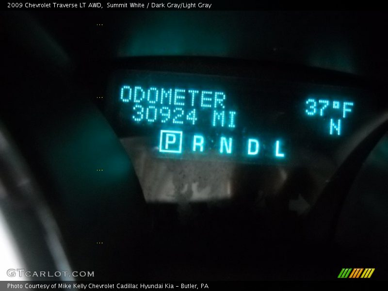 Summit White / Dark Gray/Light Gray 2009 Chevrolet Traverse LT AWD