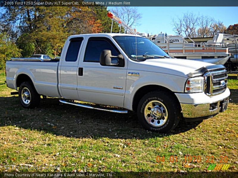 Oxford White / Medium Flint 2005 Ford F250 Super Duty XLT SuperCab