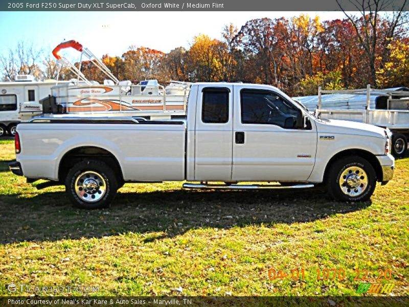Oxford White / Medium Flint 2005 Ford F250 Super Duty XLT SuperCab