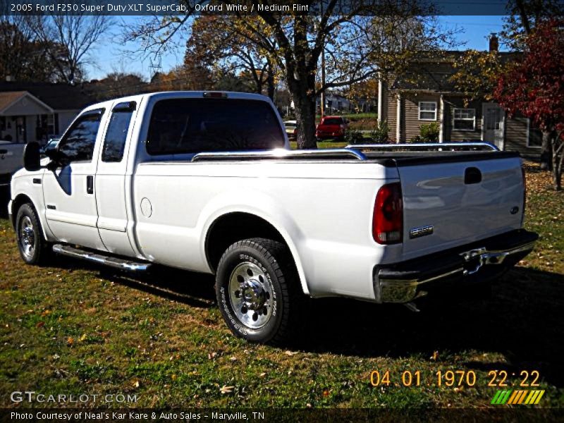 Oxford White / Medium Flint 2005 Ford F250 Super Duty XLT SuperCab