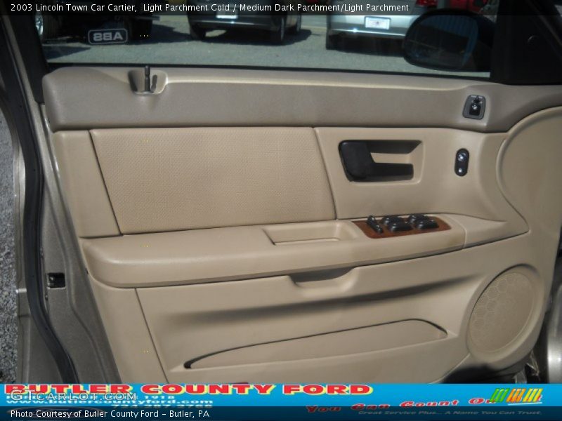 Light Parchment Gold / Medium Dark Parchment/Light Parchment 2003 Lincoln Town Car Cartier