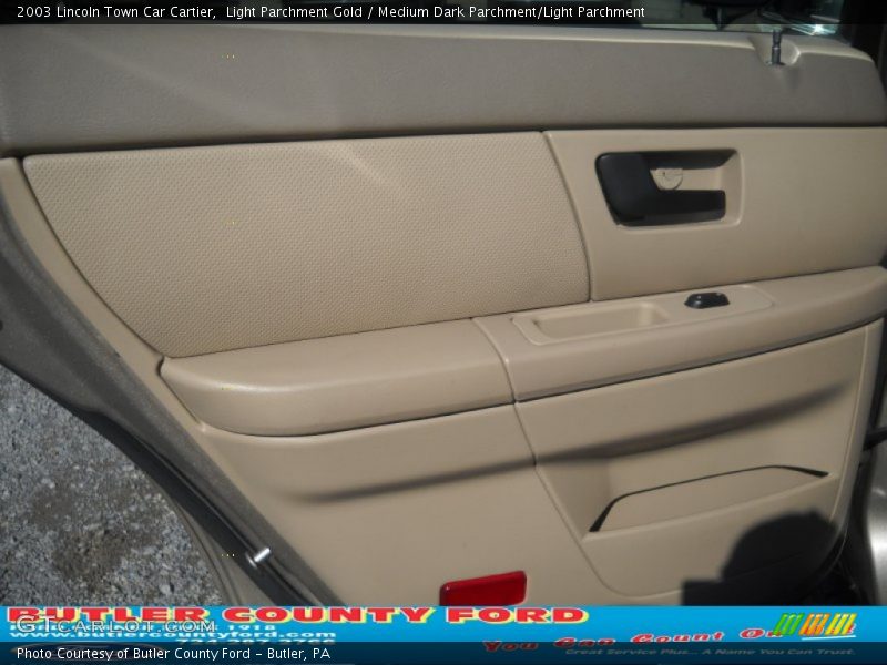 Light Parchment Gold / Medium Dark Parchment/Light Parchment 2003 Lincoln Town Car Cartier