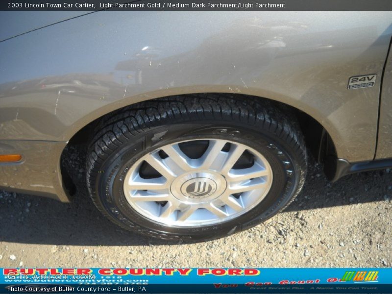 Light Parchment Gold / Medium Dark Parchment/Light Parchment 2003 Lincoln Town Car Cartier