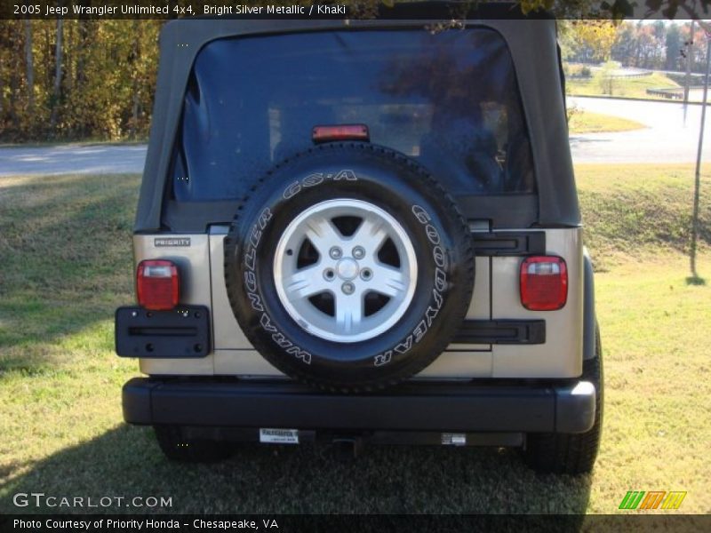 Bright Silver Metallic / Khaki 2005 Jeep Wrangler Unlimited 4x4