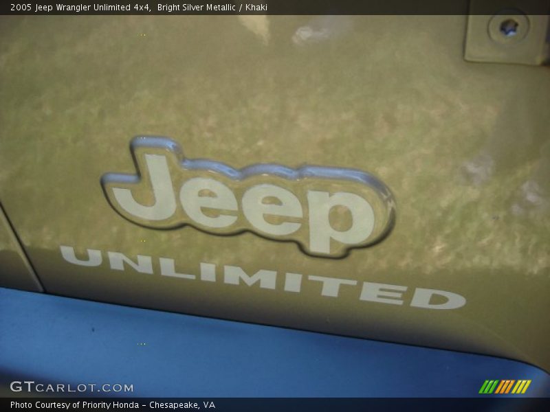 Bright Silver Metallic / Khaki 2005 Jeep Wrangler Unlimited 4x4