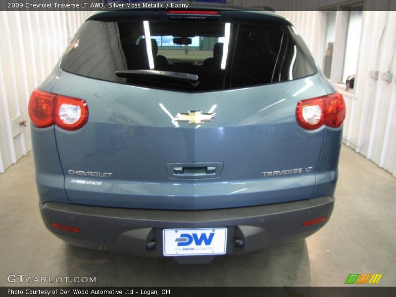 Silver Moss Metallic / Ebony 2009 Chevrolet Traverse LT AWD