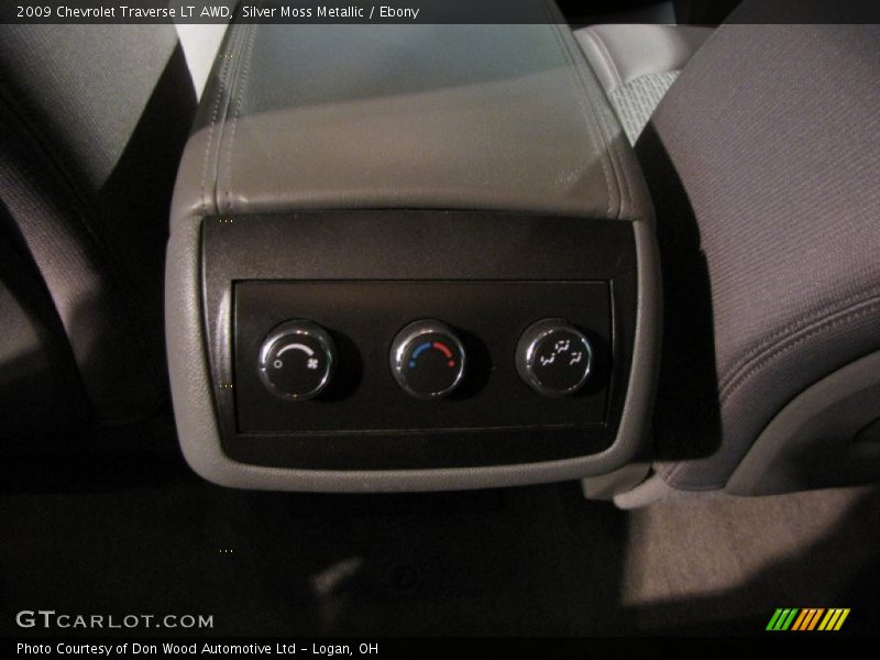Silver Moss Metallic / Ebony 2009 Chevrolet Traverse LT AWD