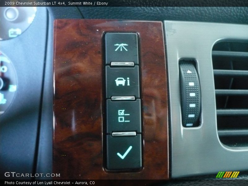 Summit White / Ebony 2009 Chevrolet Suburban LT 4x4