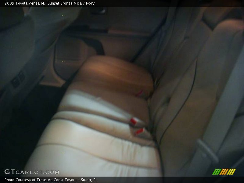 Sunset Bronze Mica / Ivory 2009 Toyota Venza I4