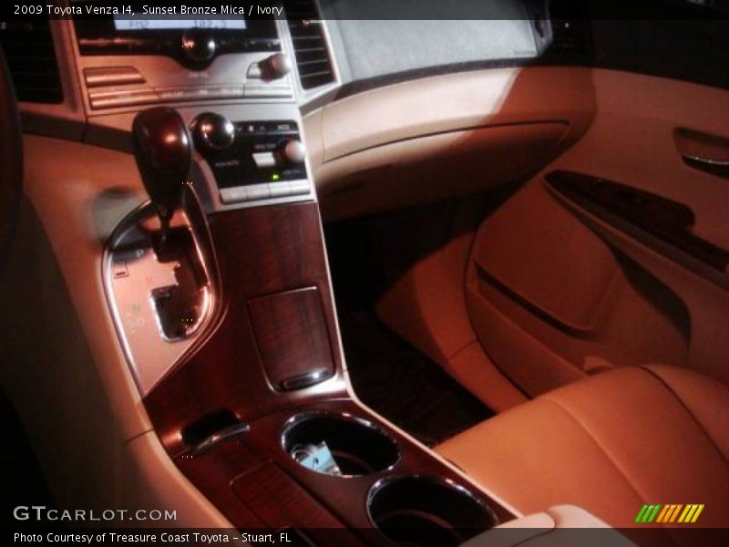 Sunset Bronze Mica / Ivory 2009 Toyota Venza I4