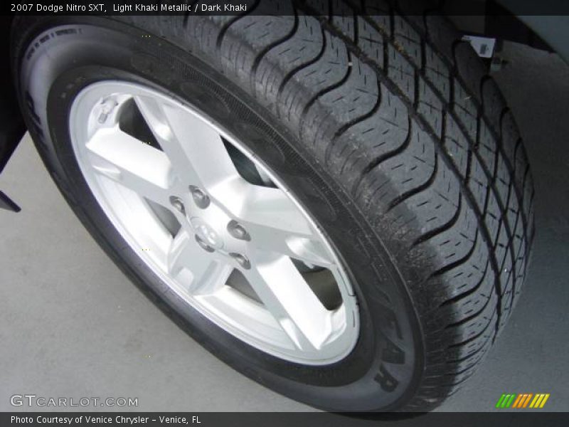 Light Khaki Metallic / Dark Khaki 2007 Dodge Nitro SXT