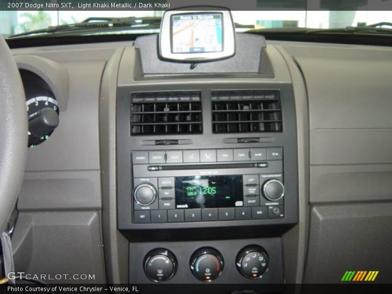Light Khaki Metallic / Dark Khaki 2007 Dodge Nitro SXT