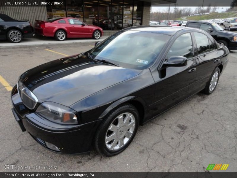 Front 3/4 View of 2005 LS V8