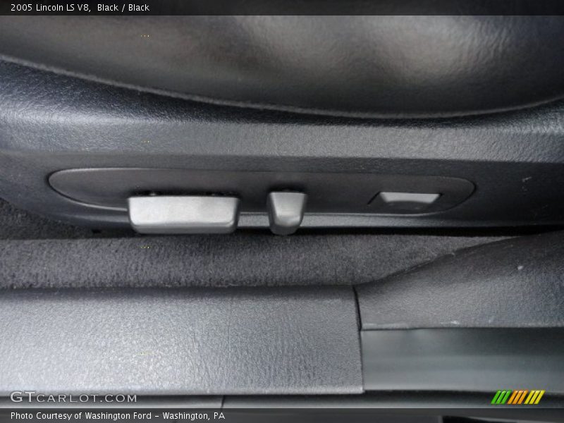 Black / Black 2005 Lincoln LS V8