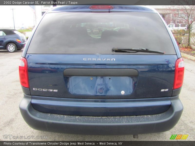 Patriot Blue Pearl / Taupe 2002 Dodge Caravan SE