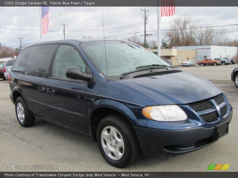 Front 3/4 View of 2002 Caravan SE