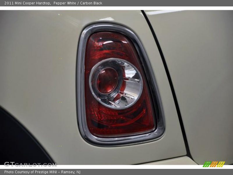 Pepper White / Carbon Black 2011 Mini Cooper Hardtop