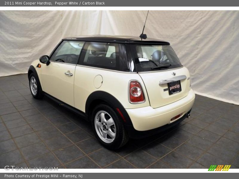 Pepper White / Carbon Black 2011 Mini Cooper Hardtop