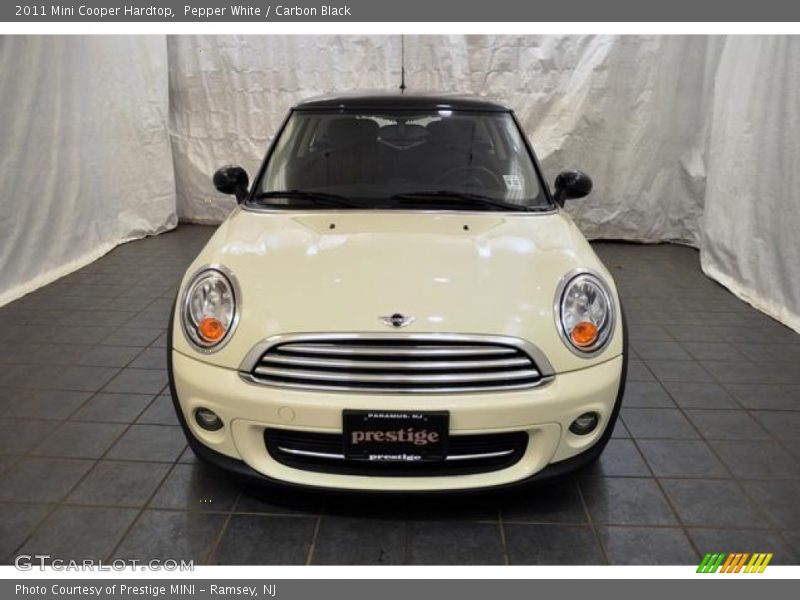 Pepper White / Carbon Black 2011 Mini Cooper Hardtop