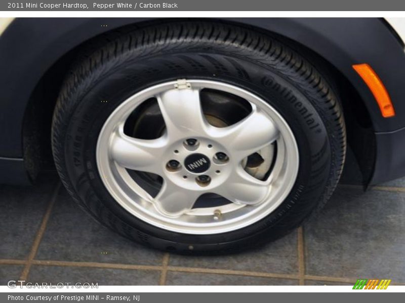 Pepper White / Carbon Black 2011 Mini Cooper Hardtop
