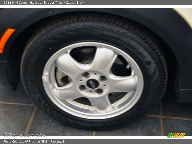 Pepper White / Carbon Black 2011 Mini Cooper Hardtop