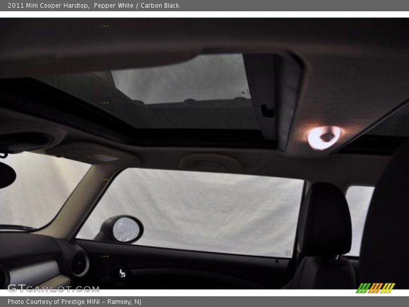 Pepper White / Carbon Black 2011 Mini Cooper Hardtop