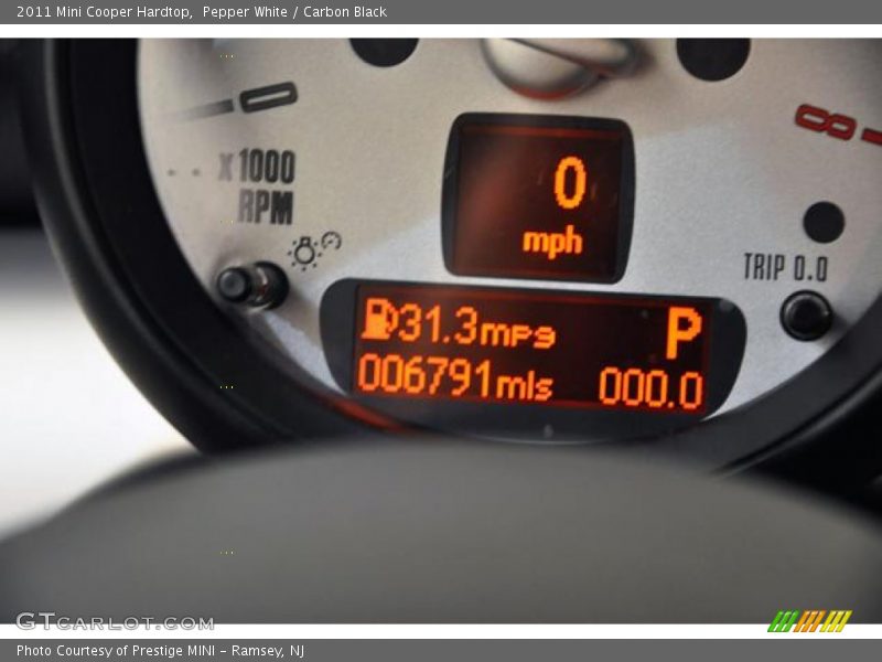 Pepper White / Carbon Black 2011 Mini Cooper Hardtop