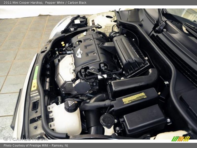 Pepper White / Carbon Black 2011 Mini Cooper Hardtop