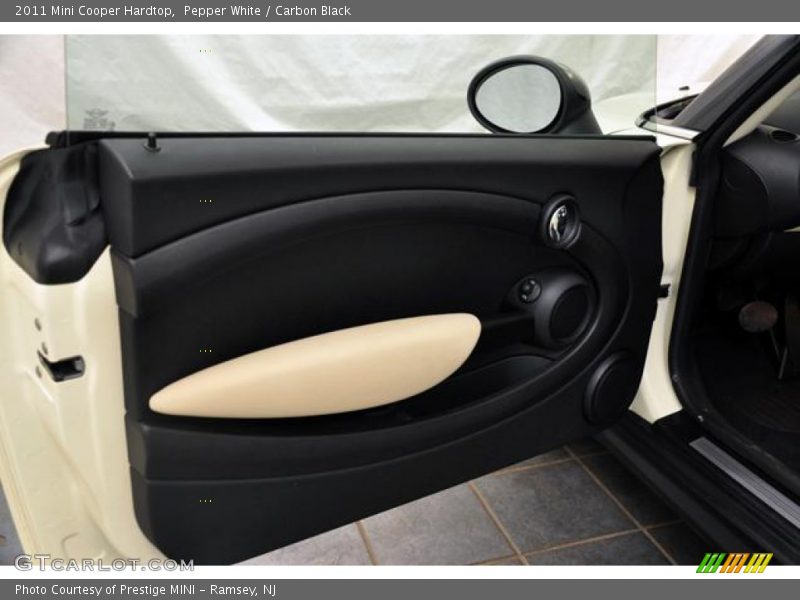 Pepper White / Carbon Black 2011 Mini Cooper Hardtop