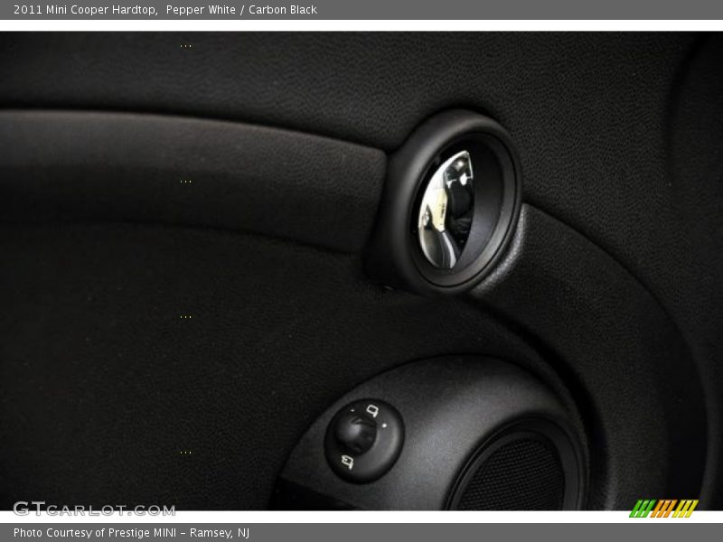Pepper White / Carbon Black 2011 Mini Cooper Hardtop