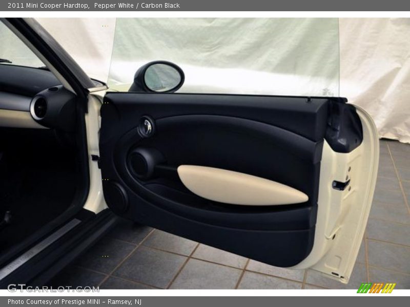 Pepper White / Carbon Black 2011 Mini Cooper Hardtop