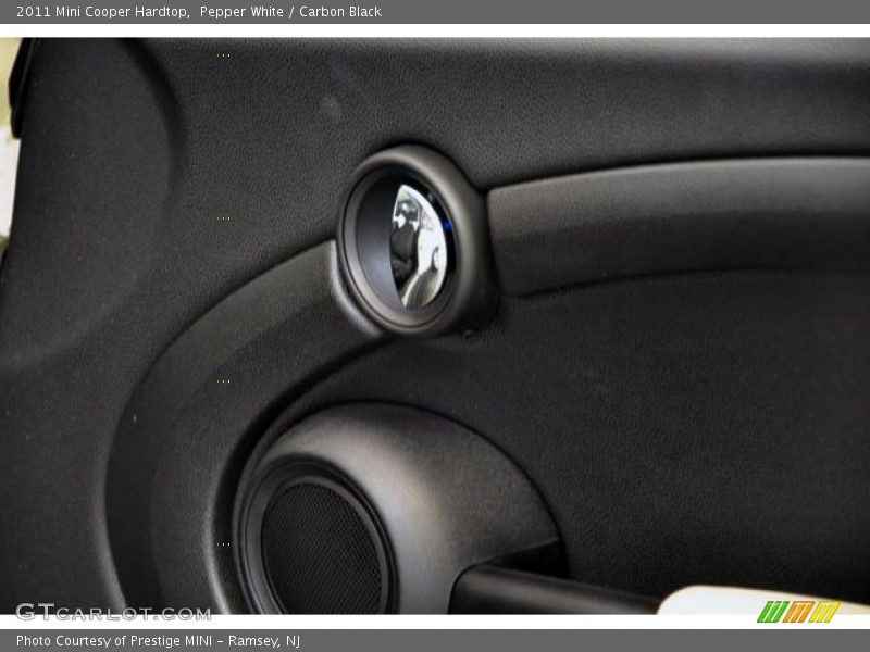 Pepper White / Carbon Black 2011 Mini Cooper Hardtop
