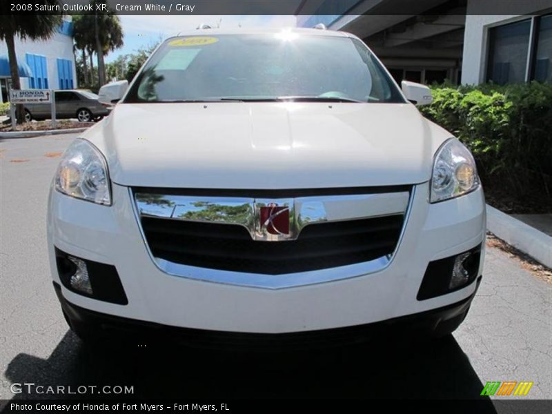 Cream White / Gray 2008 Saturn Outlook XR