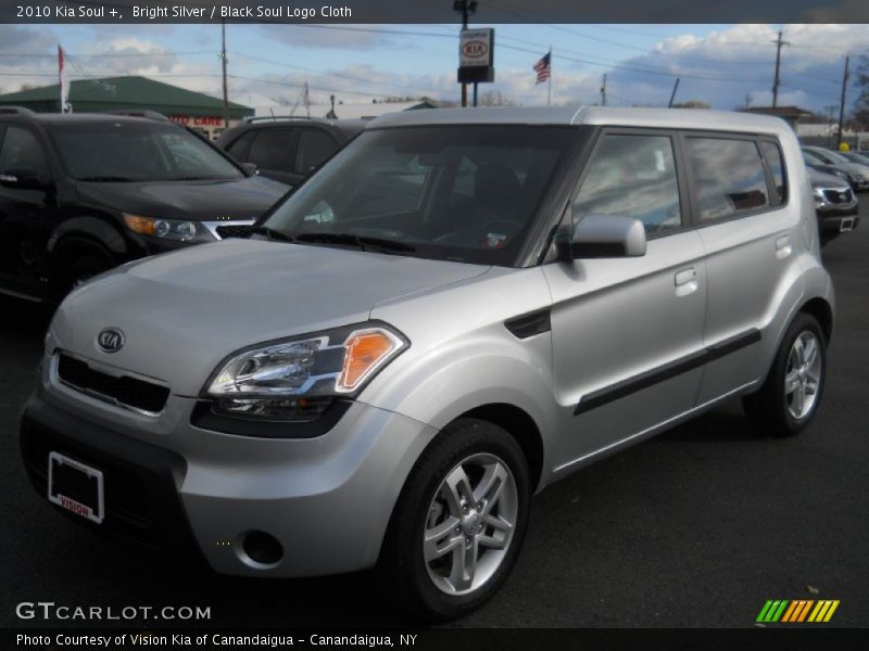 Bright Silver / Black Soul Logo Cloth 2010 Kia Soul +