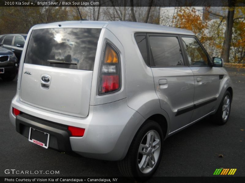 Bright Silver / Black Soul Logo Cloth 2010 Kia Soul +