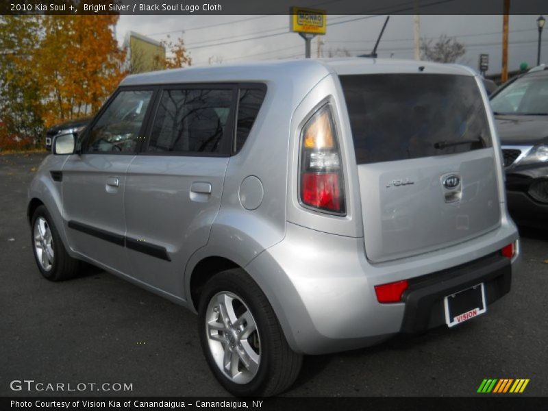 Bright Silver / Black Soul Logo Cloth 2010 Kia Soul +