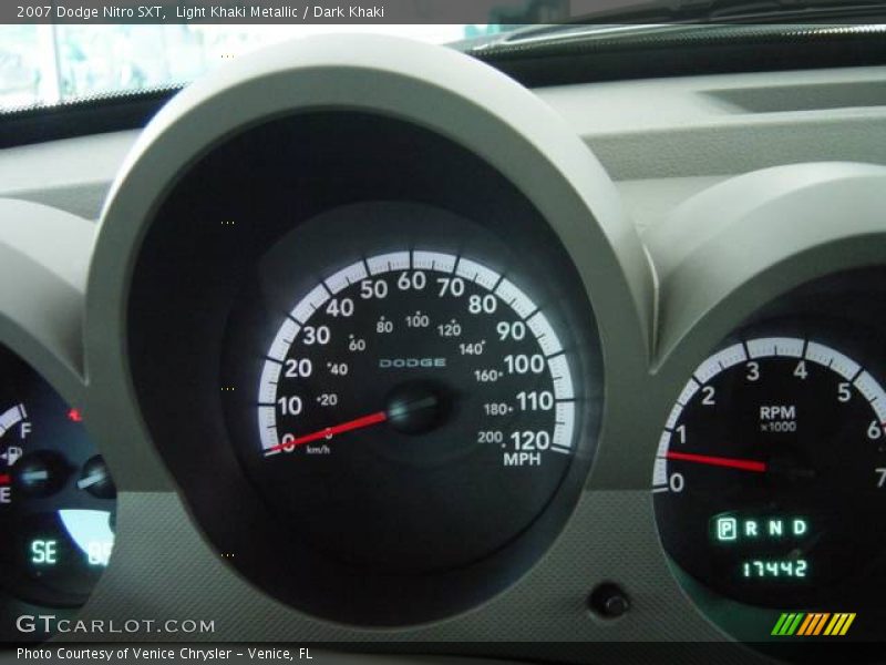 Light Khaki Metallic / Dark Khaki 2007 Dodge Nitro SXT