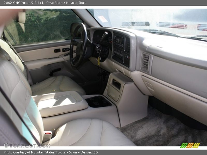 Onyx Black / Neutral/Shale 2002 GMC Yukon SLE 4x4