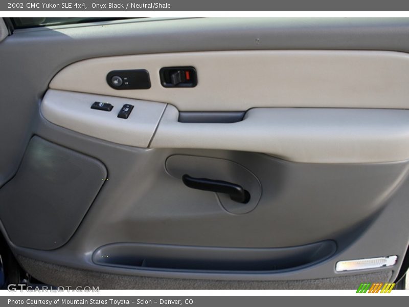 Onyx Black / Neutral/Shale 2002 GMC Yukon SLE 4x4