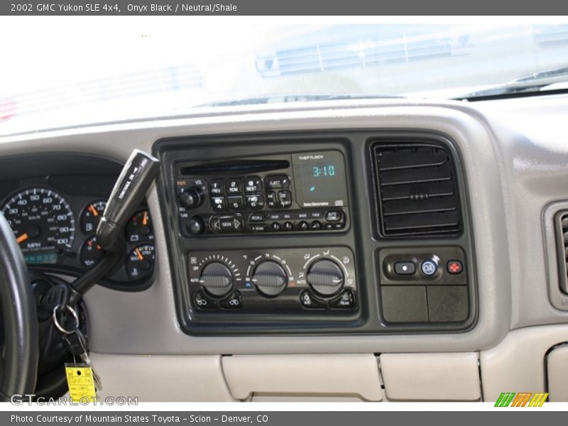 Onyx Black / Neutral/Shale 2002 GMC Yukon SLE 4x4